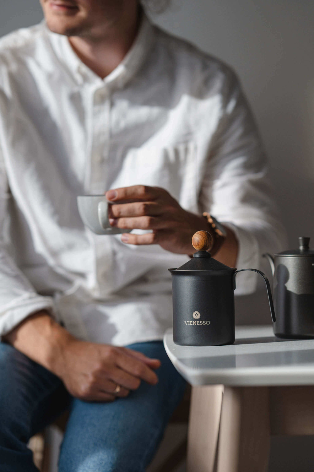 Manueller Hand-Milchaufschäumer aus Edelstahl mit Doppelsieb